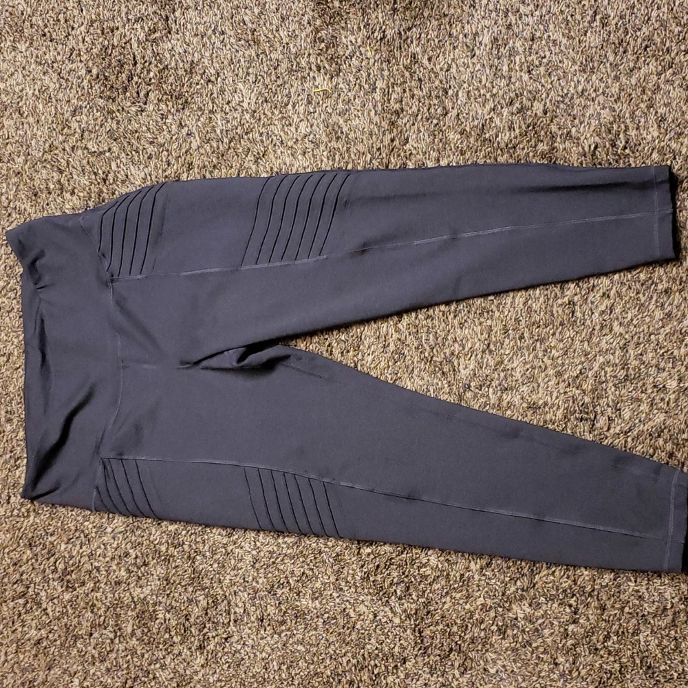 Old Navy active Elevate leg and go dry